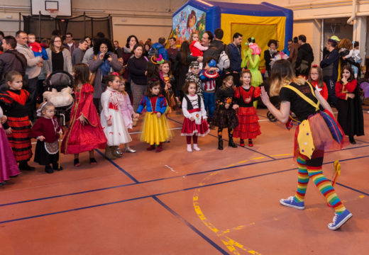 A festa infantil do Concello e a actuación de Pesdelán, pratos fortes do Entroido en San Sadurniño